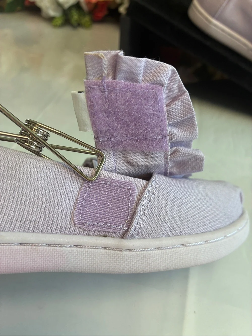 TOMS Tiny Ruffle Textile Slip-On Shoes Lavender Purple Toddler Girl 9 Hook Loop